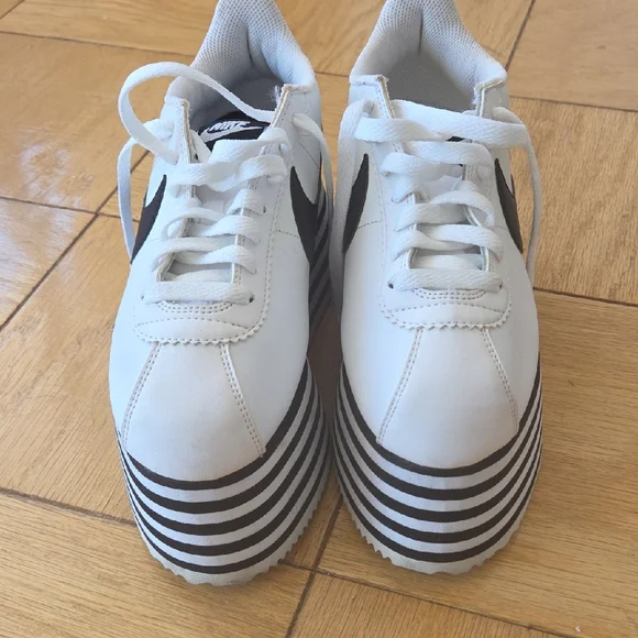 Comme des Garcons Women's Platform Sneakers - White and Black - Picture 6 of 10